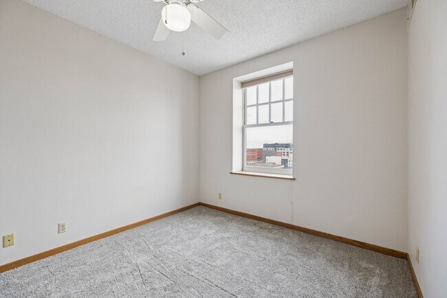 Building Photo - 139 N 11th St
