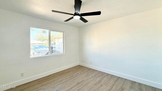 Building Photo - 2739 E Tamarisk Ave