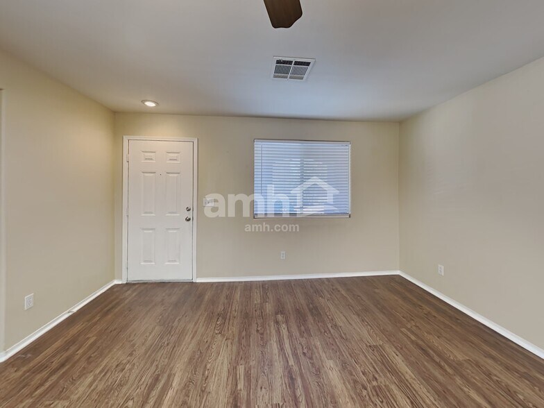 Building Photo - 969 Medina de Leon Ave