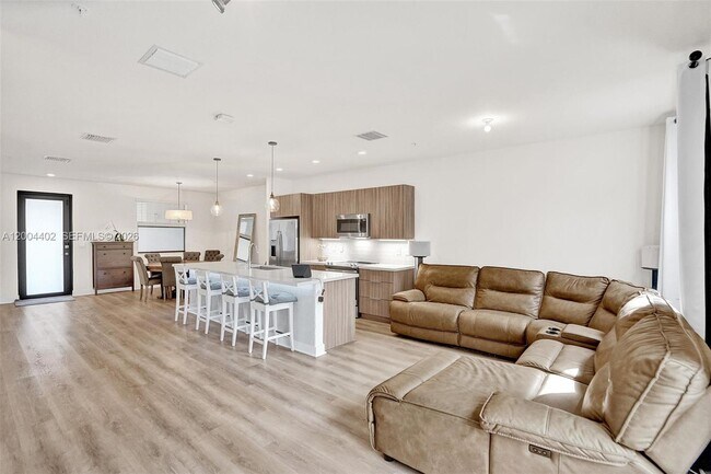 Building Photo - 10437 NW 82nd St