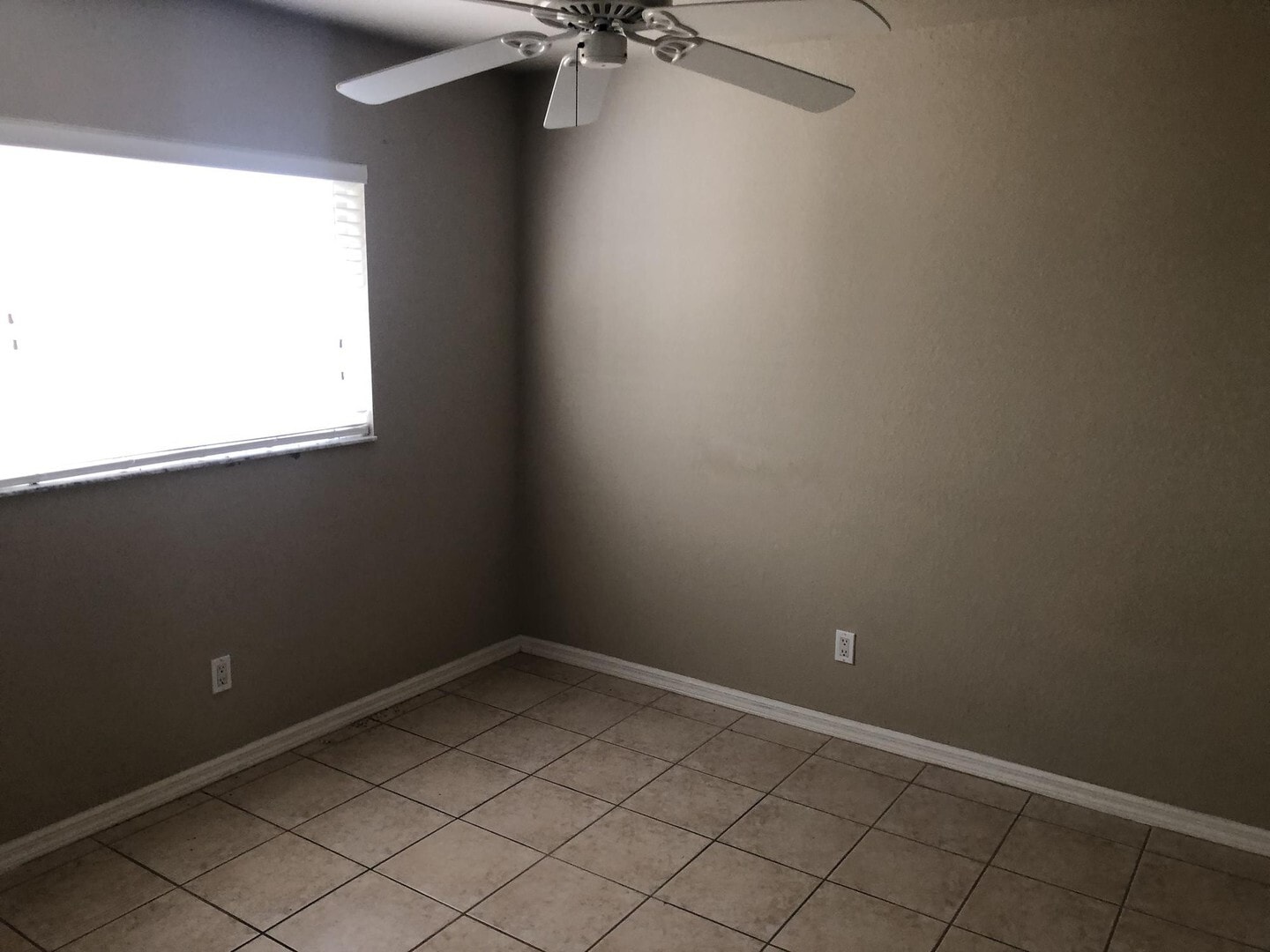 Building Photo - 3 bedroom 2 bathroom single family home