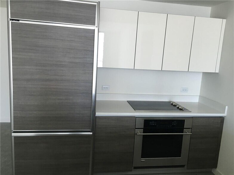 Building Photo - 1100 S Miami Ave