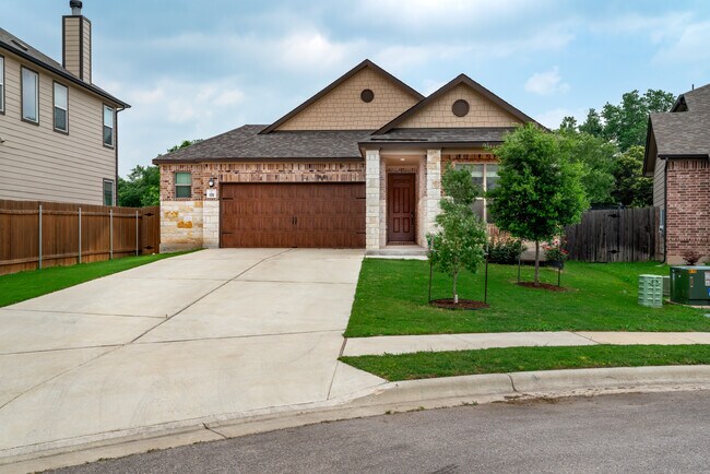 Building Photo - 120 Kat Garnet Dr