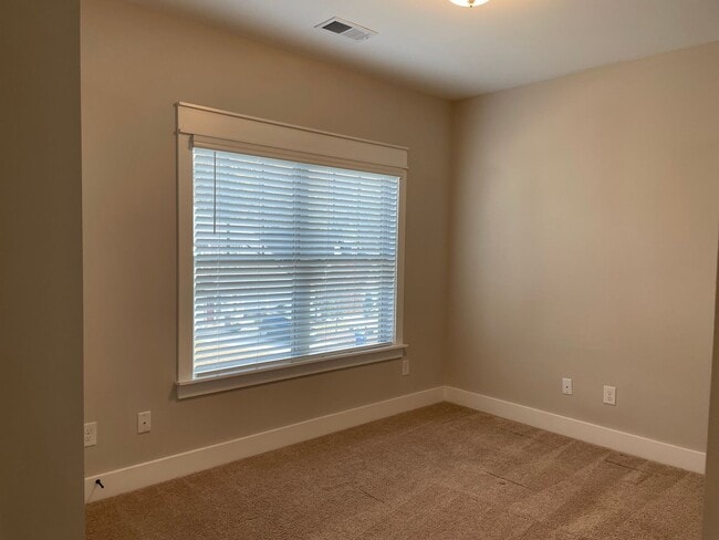 Building Photo - 1460 Valley Trace