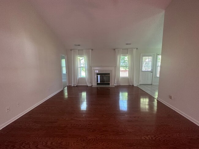 Building Photo - 633 N Hampton Rd