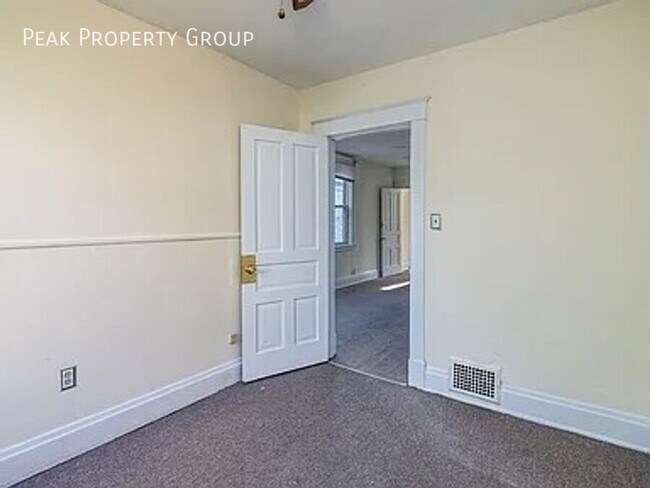 Building Photo - 2318 Chickasaw St