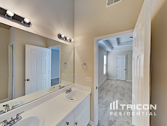 Building Photo - 102 Providence Run