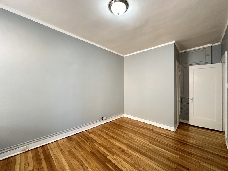 Building Photo - 1363 W Estes Ave