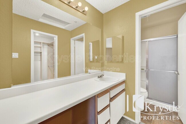 Building Photo - 1201 Glen Cove Pkwy