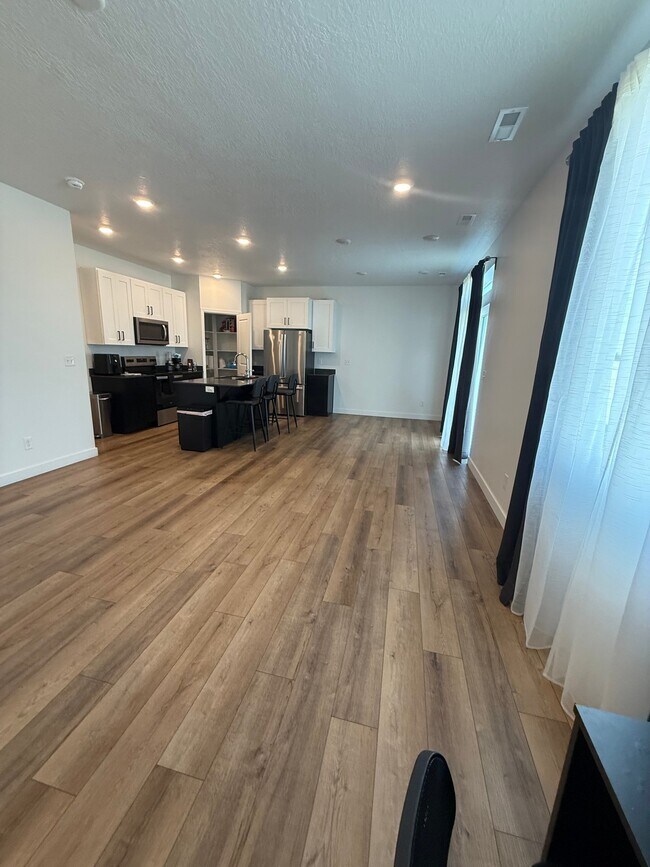 Building Photo - 3608 4835
