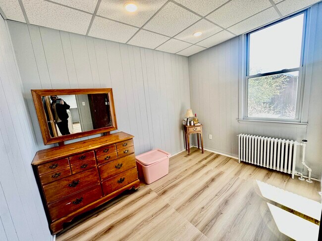 Building Photo - 595 67th St