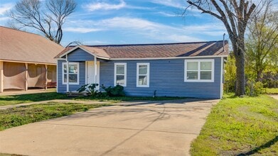 Building Photo - 207 E Bernard St