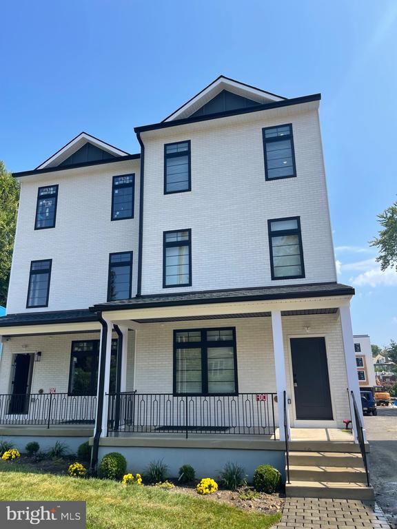Building Photo - 7517 Ridge Ave