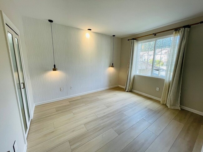 Building Photo - 25235 SE Klahanie Blvd