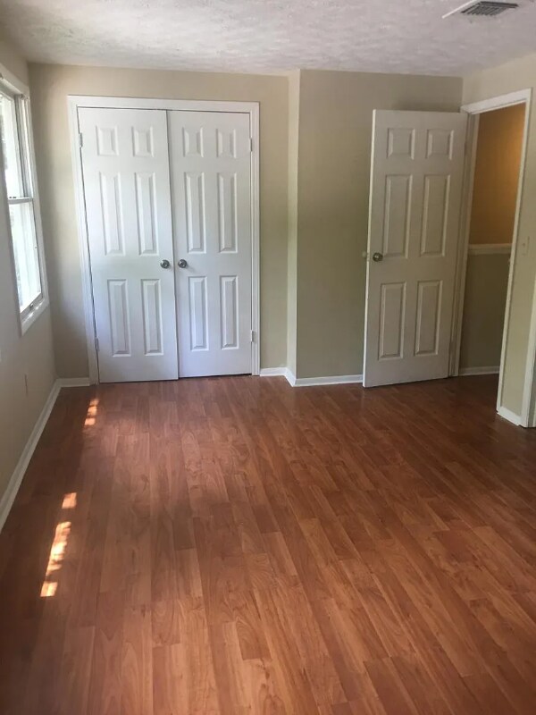 Building Photo - 8893 Roberts Dr