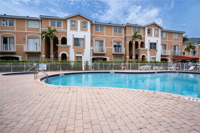 Building Photo - 17600 NW 73rd Ave
