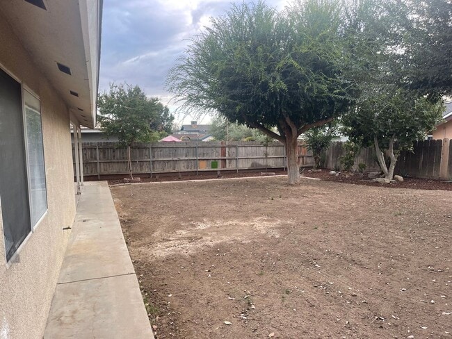 Building Photo - Spacious Home in Porterville