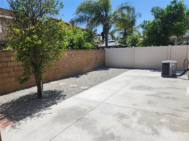 Building Photo - 5492 Harmony Dr