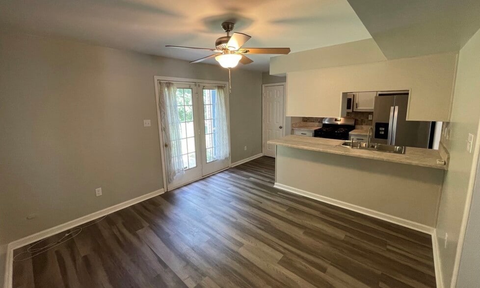 Building Photo - 911 Grayfox Cir