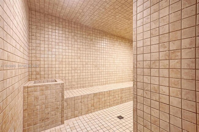 Building Photo - 10101 Collins Ave