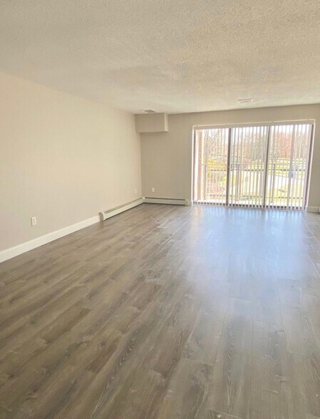 Building Photo - 4380 N Main St
