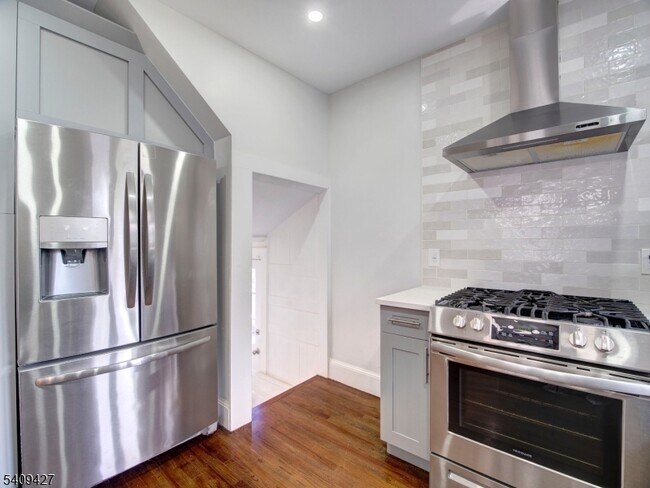 Building Photo - 415 Orange Rd