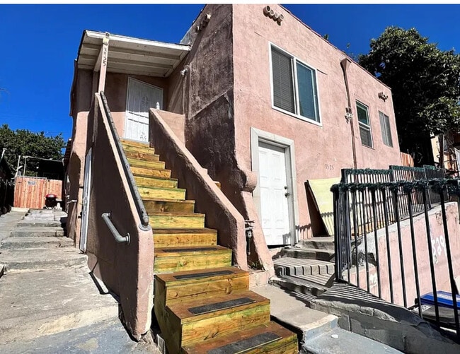 Building Photo - 3525 Hillview Pl