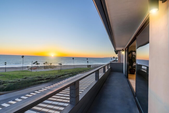 Ocean View! - 7611 Rindge Ave