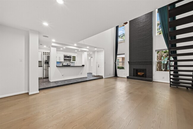Building Photo - 5524 Beverly Hill St