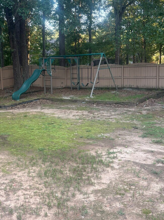 Building Photo - 860 Streamside Dr