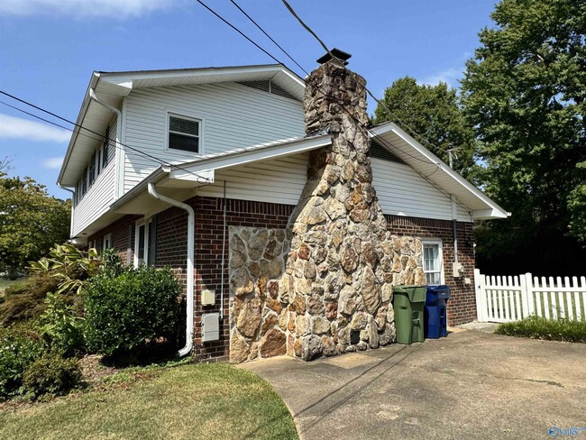 Building Photo - 1005 San Ramon Ave SE