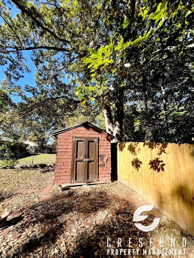 Building Photo - 3Br 2BAth Close to Fort Bragg with Large F...
