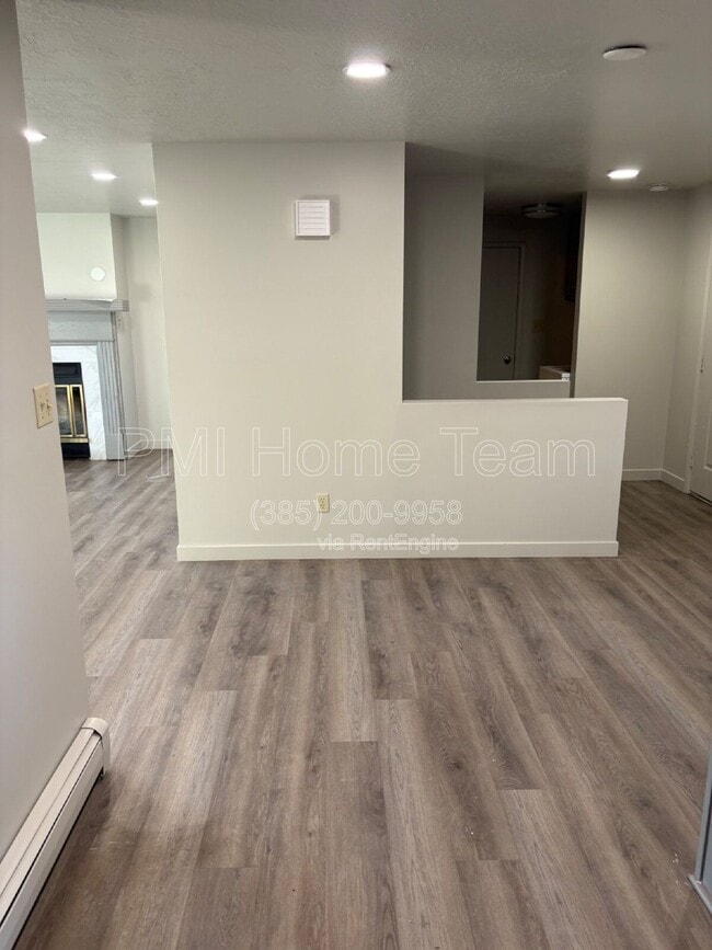 Building Photo - 245 Abrams Way