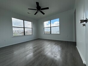 Building Photo - Remodeled 2 bedroom 2 full bathroom availa...