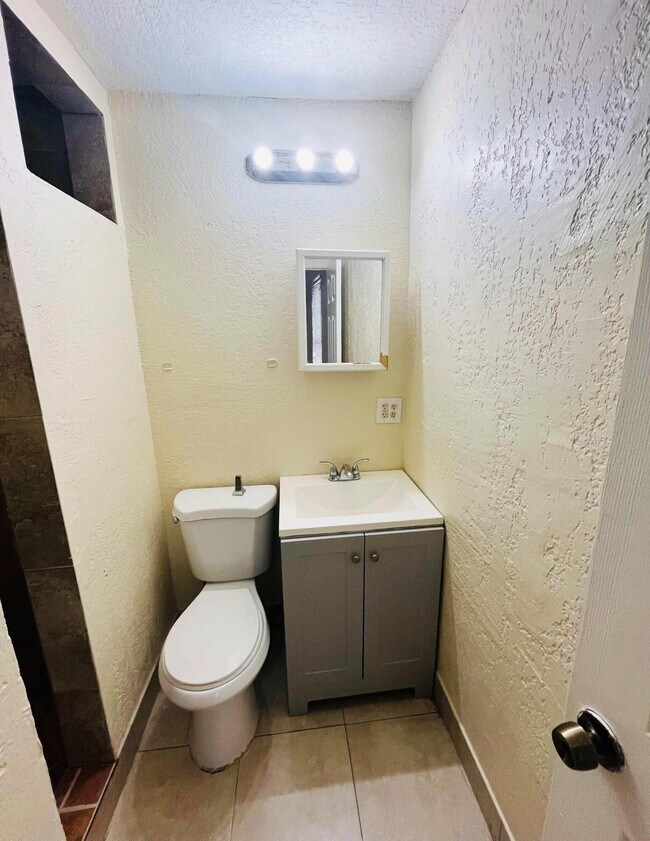 Building Photo - 901 8th St