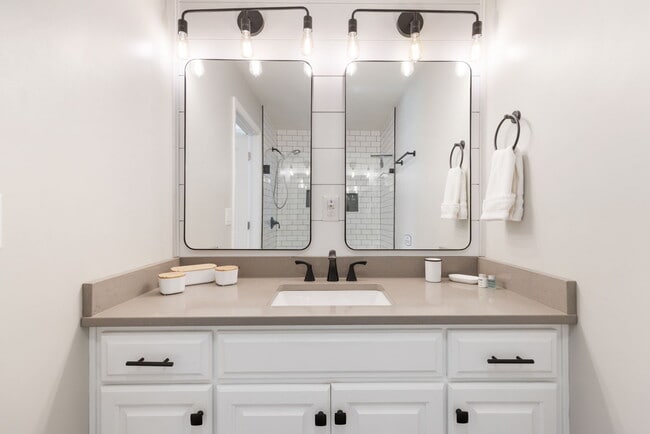 Building Photo - 21 Hilltop Dr