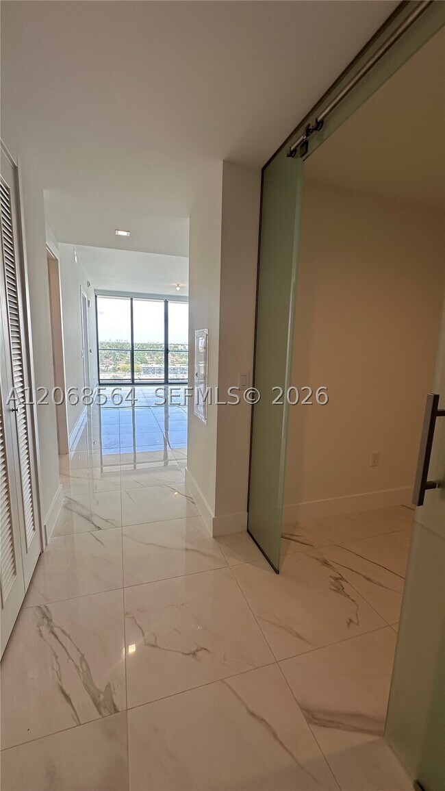 Building Photo - 1170 Hallandale Ave