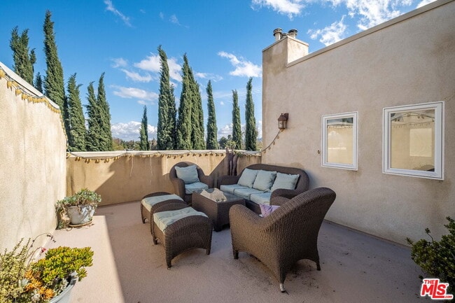 Building Photo - 15206 Burbank Blvd