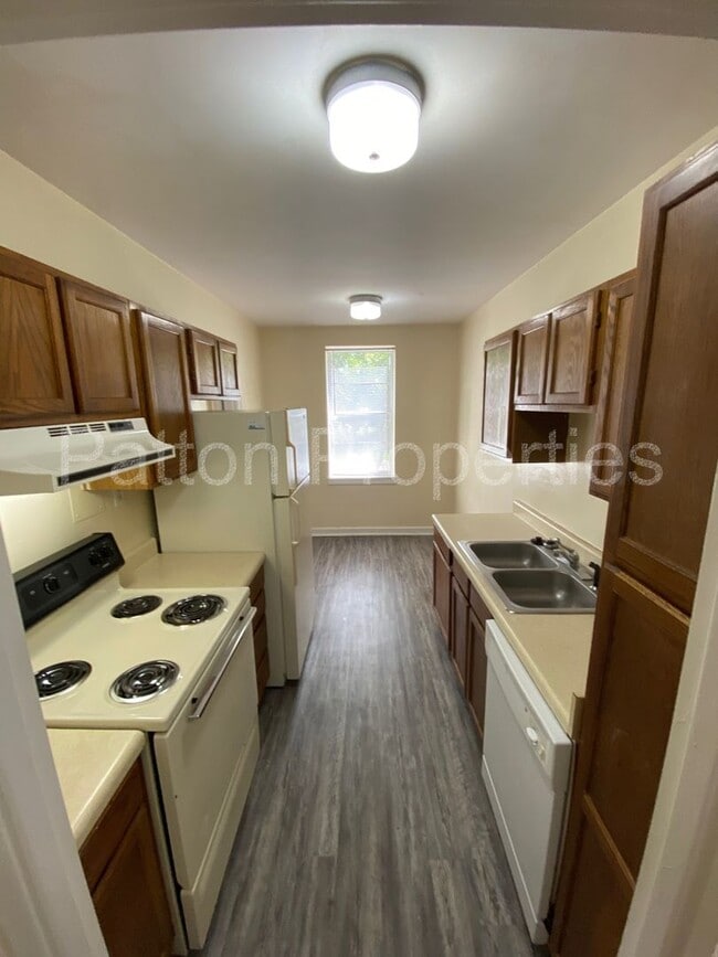 Building Photo - Five Points/Wales Garden Condo