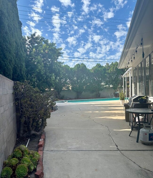 Building Photo - Private oasis in Oak Park
