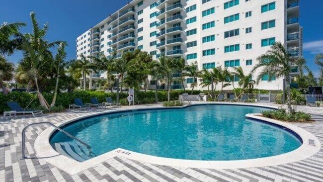 Building Photo - 1900 S Treasure Dr