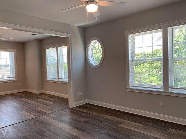 Building Photo - 840 Montauk Hwy