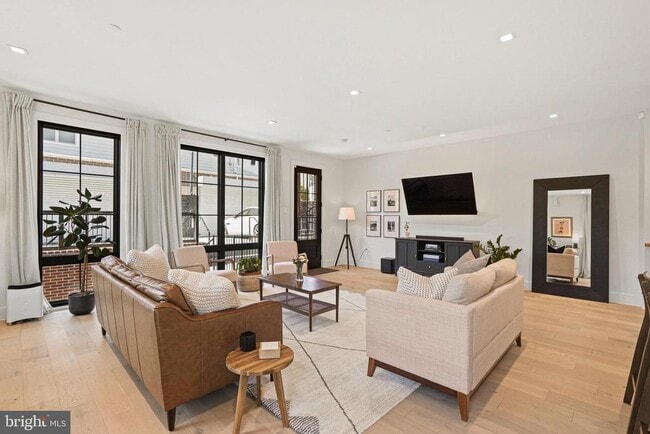 Building Photo - 2100 4th St NE