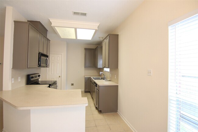 Building Photo - 3123 W Hampton Dr