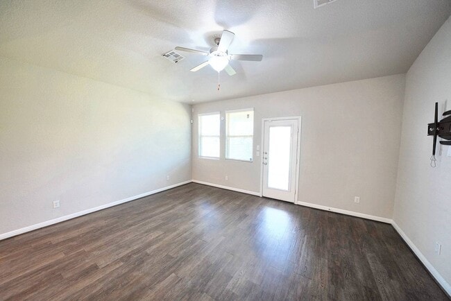 Building Photo - Beautiful Rental in Converse! Realtor Comm...