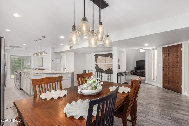 Building Photo - 321 E Aspen Way