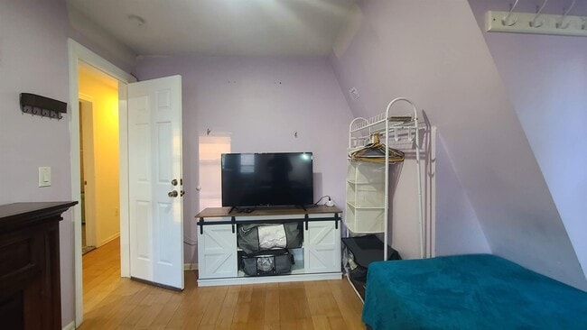 Building Photo - 42 49th St