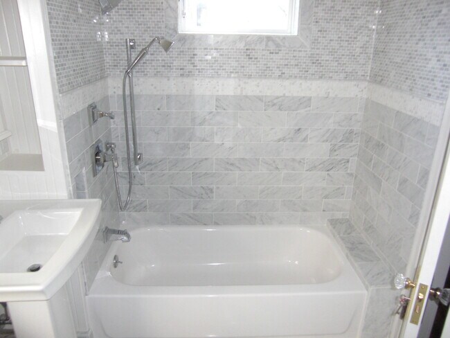 Building Photo - 38 19th Ave