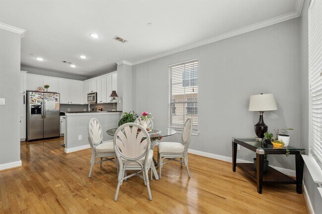 Building Photo - 3001 Murworth Dr