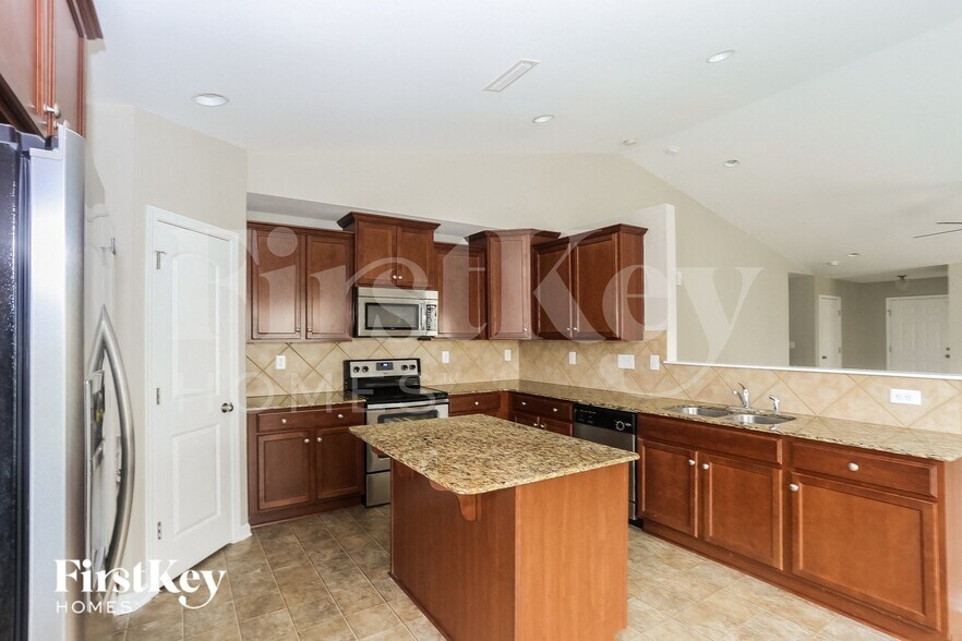 Building Photo - 875 Pointe Andrews Drive